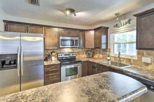 Charming Merritt Island Home With Pool And Grill!