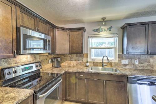 Charming Merritt Island Home With Pool And Grill!