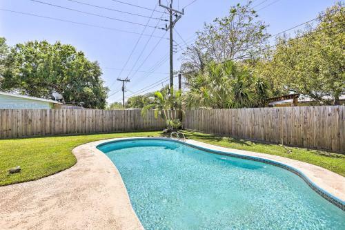 Charming Merritt Island Home With Pool And Grill!