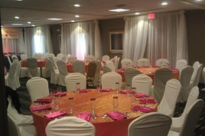 Hotel Holiday Inn Express And Suites Urbandale Des Moines