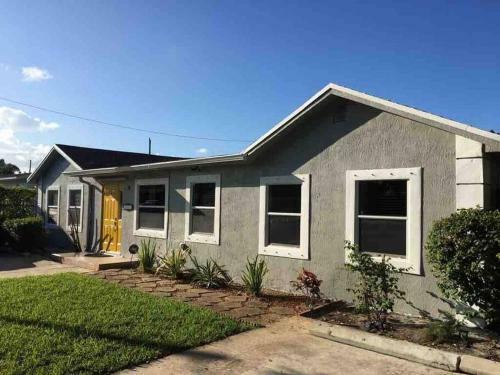 Bedej� Breeze Miami 3bd/2ba Spacious Home And Yard