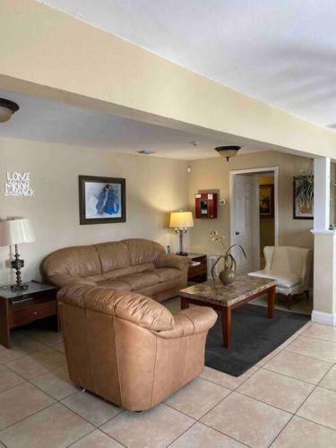Bedej� Breeze Miami 3bd/2ba Spacious Home And Yard