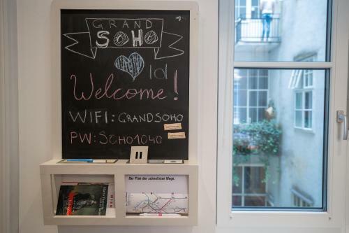 Grand Soho Apartment