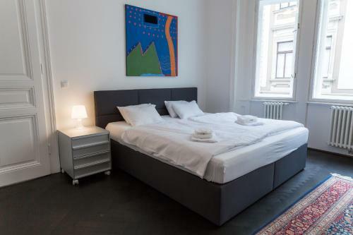 Grand Soho Apartment
