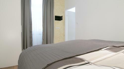 Laguna Apartment