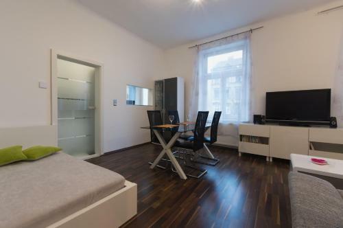 Spacious Apartment In Center With Terrace