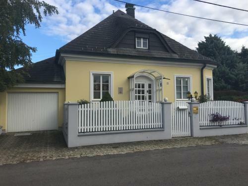 Haus In Idyllischer Lage