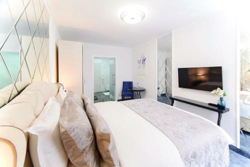 1st City Apartments