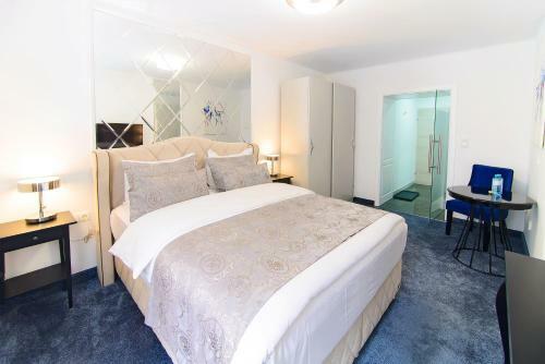 1st City Apartments
