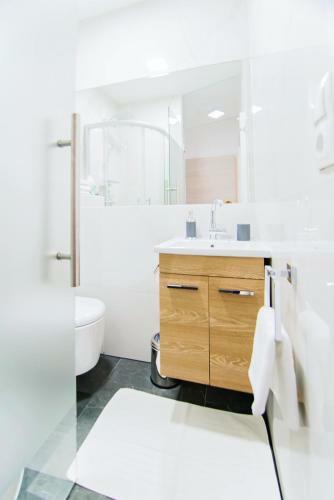 1st City Apartments