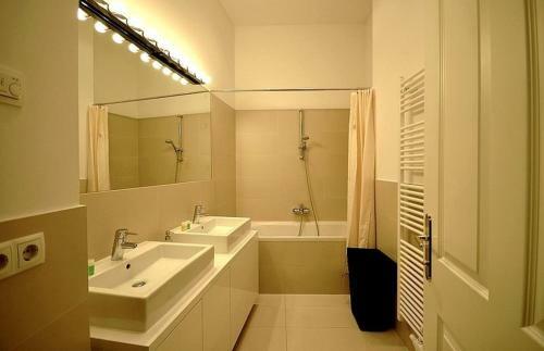 Vienna Residence | Spacious, Tasteful Apartment 3rd District Vienna