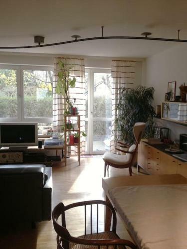 Bed & Breakfast Room In Maisonette With Garden, Parking Place