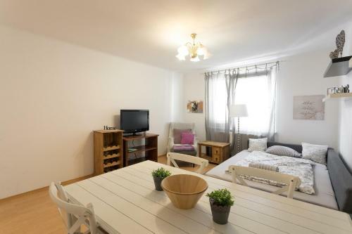 Gorgeous Hideout | City Center Apartment