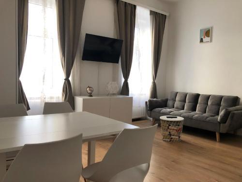 Central Apartment Near Subway Station 2