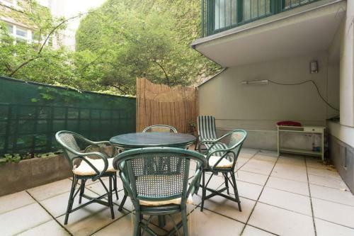 Relaxing Terrace Apartment In Lively Area