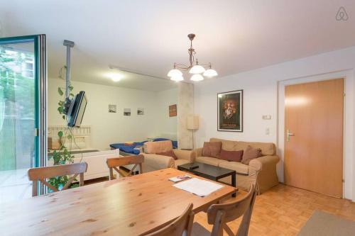 Relaxing Terrace Apartment In Lively Area