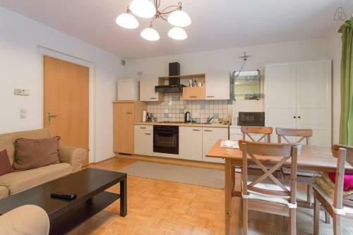 Relaxing Terrace Apartment In Lively Area