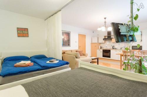 Relaxing Terrace Apartment In Lively Area