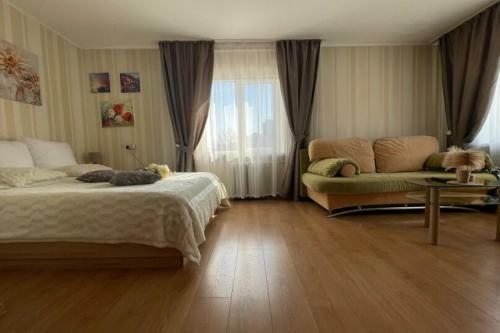 Un Apartamento �nico Con Un Largo Balc�n