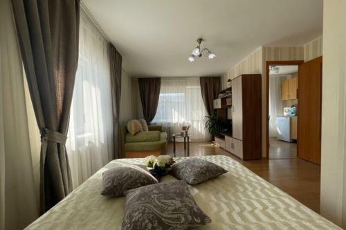 Un Apartamento �nico Con Un Largo Balc�n