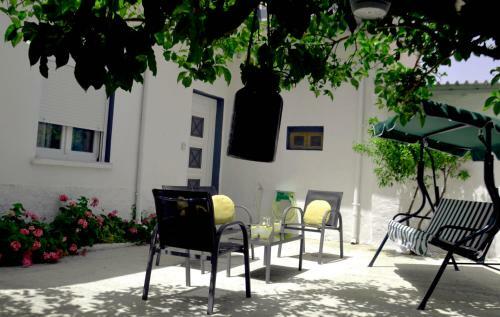 Chrismma Apartment With Private Yard