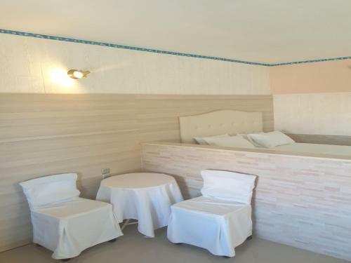 Hostal Muster Suite Full View