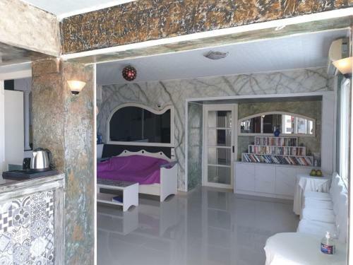 Hostal Muster Suite Full View
