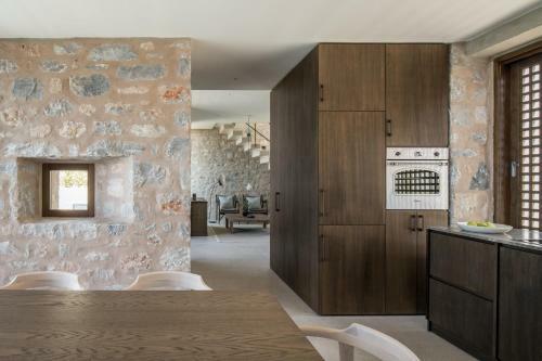 Monolithoi Villas