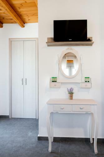 Marilena Natural Stone House