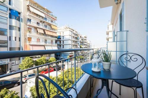 Neoclassical Apartment With 3 Bedrooms In Piraeus