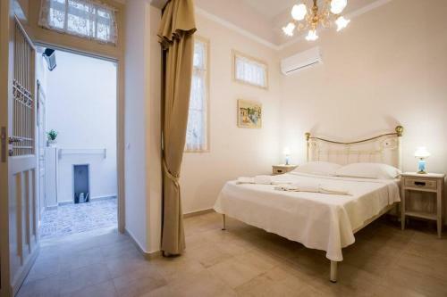 Neoclassical Apartment With 2 Bedrooms In Piraeus
