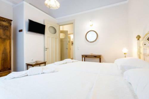 Neoclassical Apartment With 2 Bedrooms In Piraeus