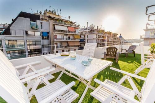 Neoclassical Apartment With 2 Bedrooms In Piraeus