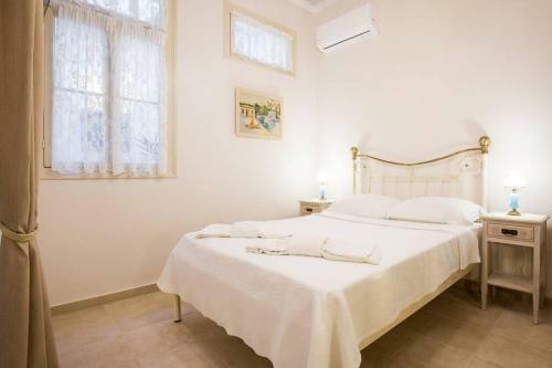 Neoclassical Apartment With 2 Bedrooms In Piraeus