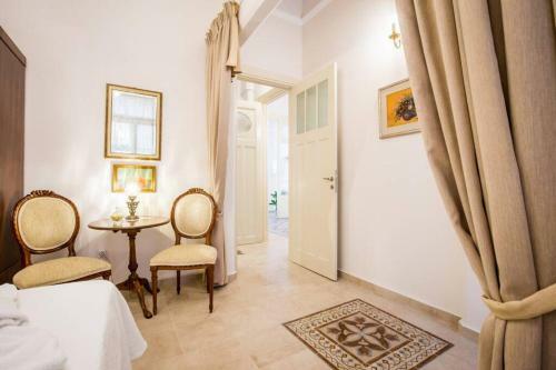 Neoclassical Apartment With 2 Bedrooms In Piraeus
