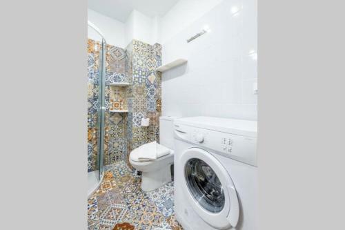 Neoclassical Apartment With 2 Bedrooms In Piraeus