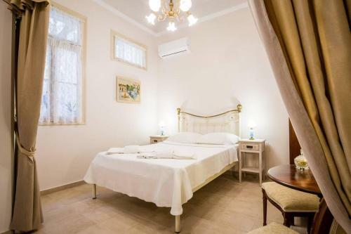 Neoclassical Apartment With 2 Bedrooms In Piraeus