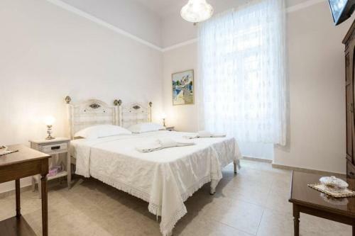 Neoclassical Apartment With 2 Bedrooms In Piraeus
