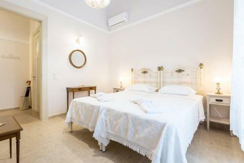 Neoclassical Apartment With 2 Bedrooms In Piraeus