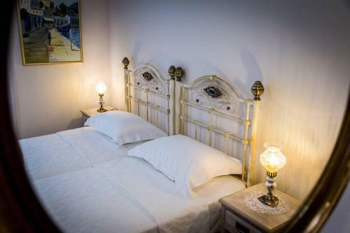 Neoclassical Apartment With 2 Bedrooms In Piraeus