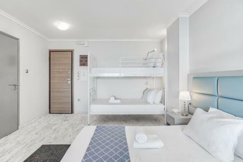 Apartamento Chic, Modern Seaside Oasis In Sunny Piraeus!