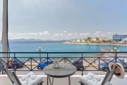 Apartamento Chic, Modern Seaside Oasis In Sunny Piraeus!