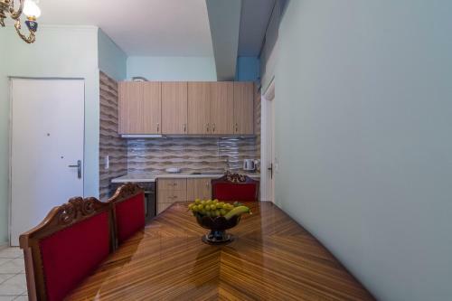 Wide Space Apartment With City View