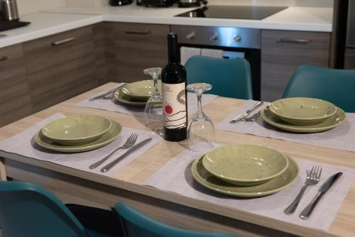 Modern Spacious Apartment Located In Piraeus (b8)