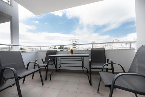Modern Spacious Apartment Located In Piraeus (b8)