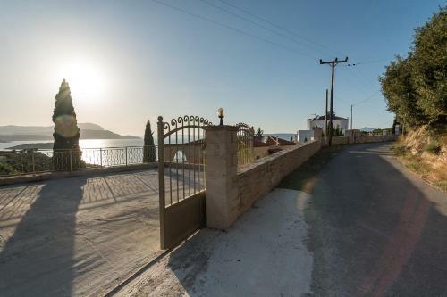 Hectoras Villa In Plaka