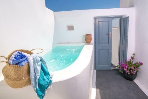 Villa Demeter Cave House - Luxury Adults Only Cave House