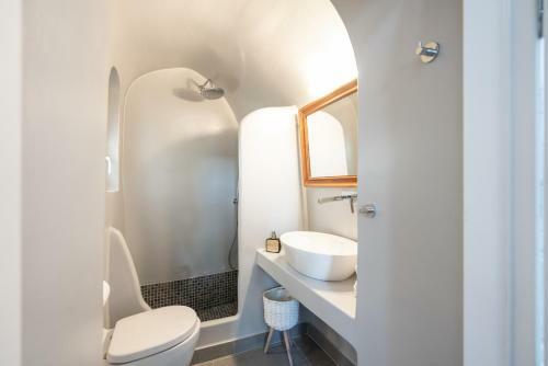 Kastro Cave House