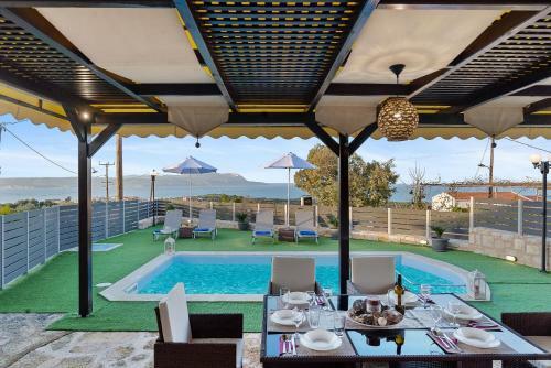 Nikos Dimitra Luxury Home