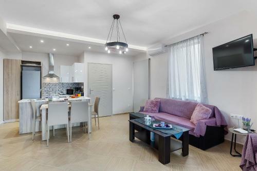 Nikos Dimitra Luxury Home